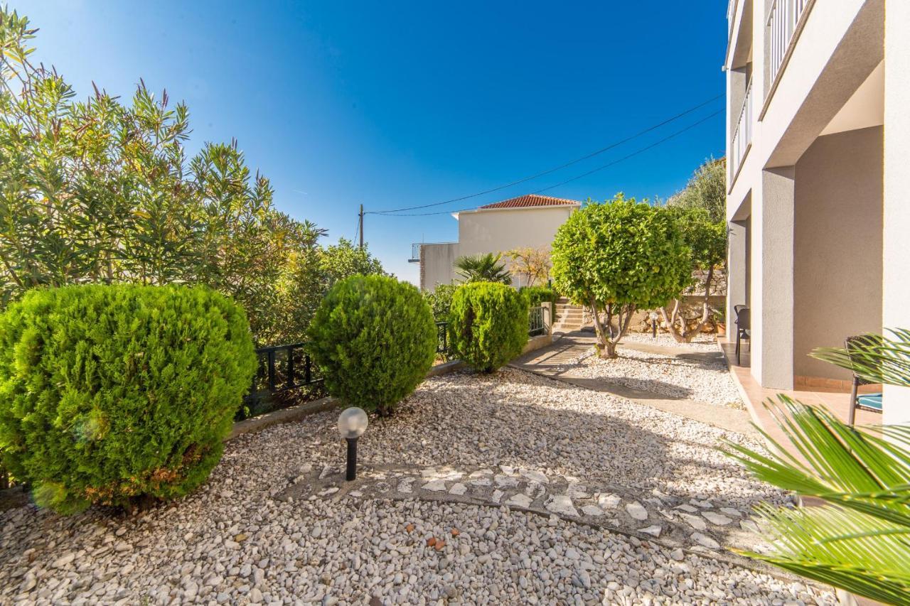 Apartments By The Sea Brist, Makarska - 11078 外观 照片