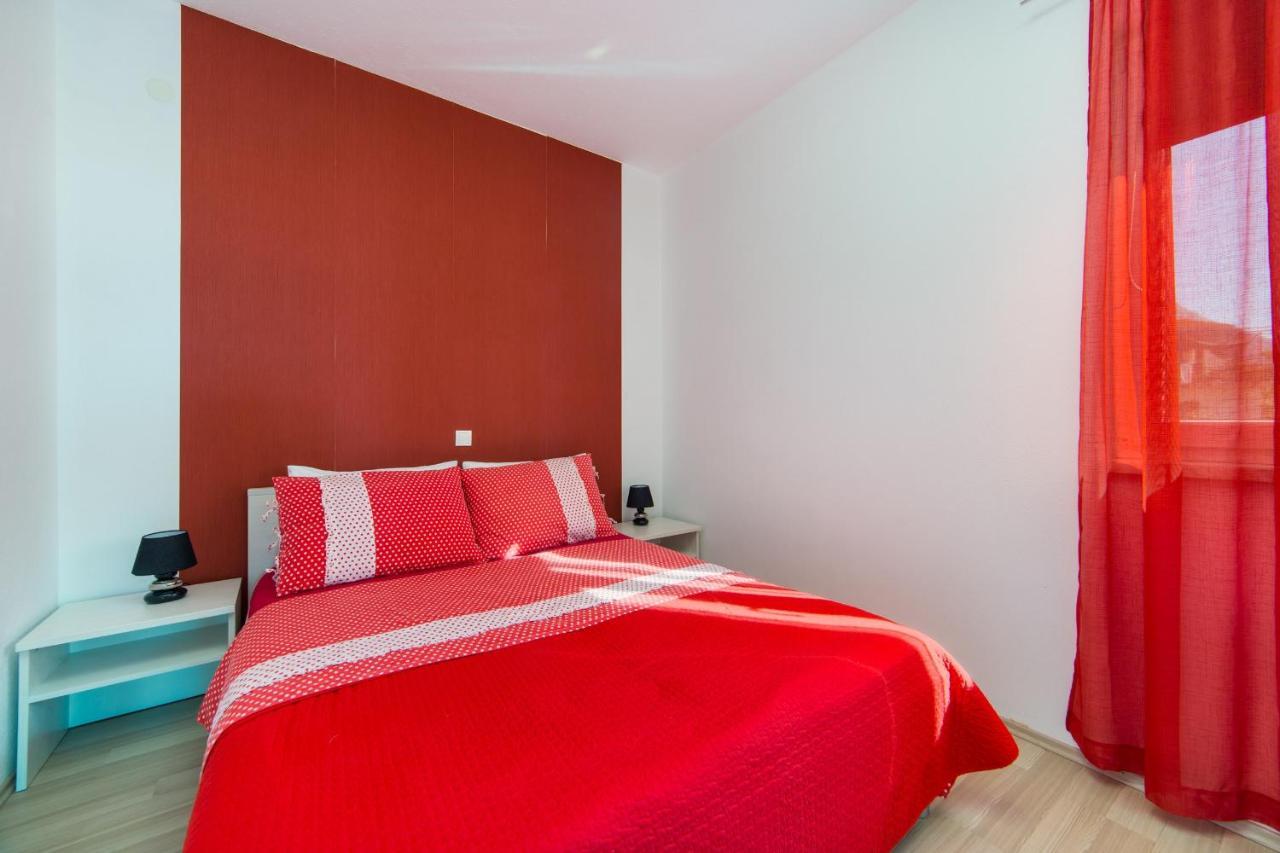 Apartments By The Sea Brist, Makarska - 11078 外观 照片