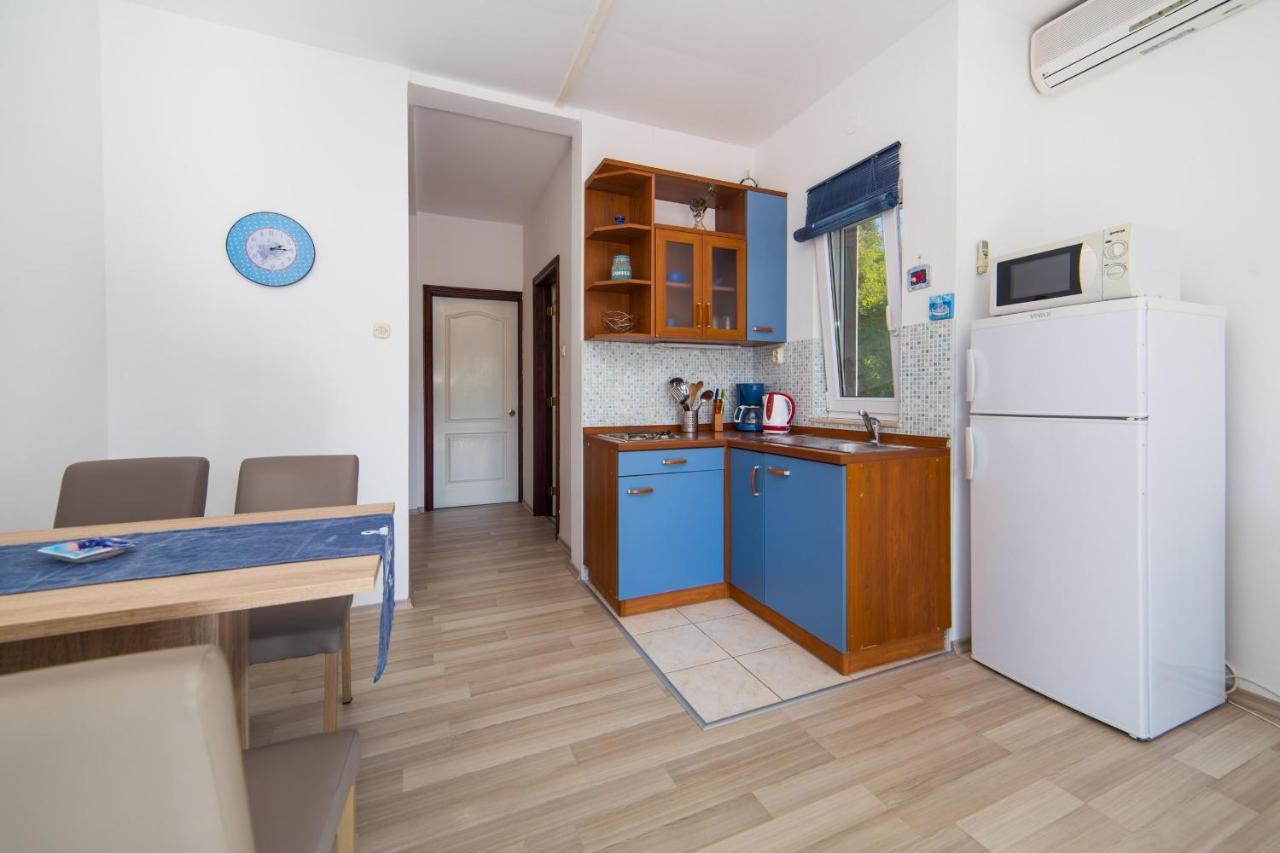 Apartments By The Sea Brist, Makarska - 11078 外观 照片