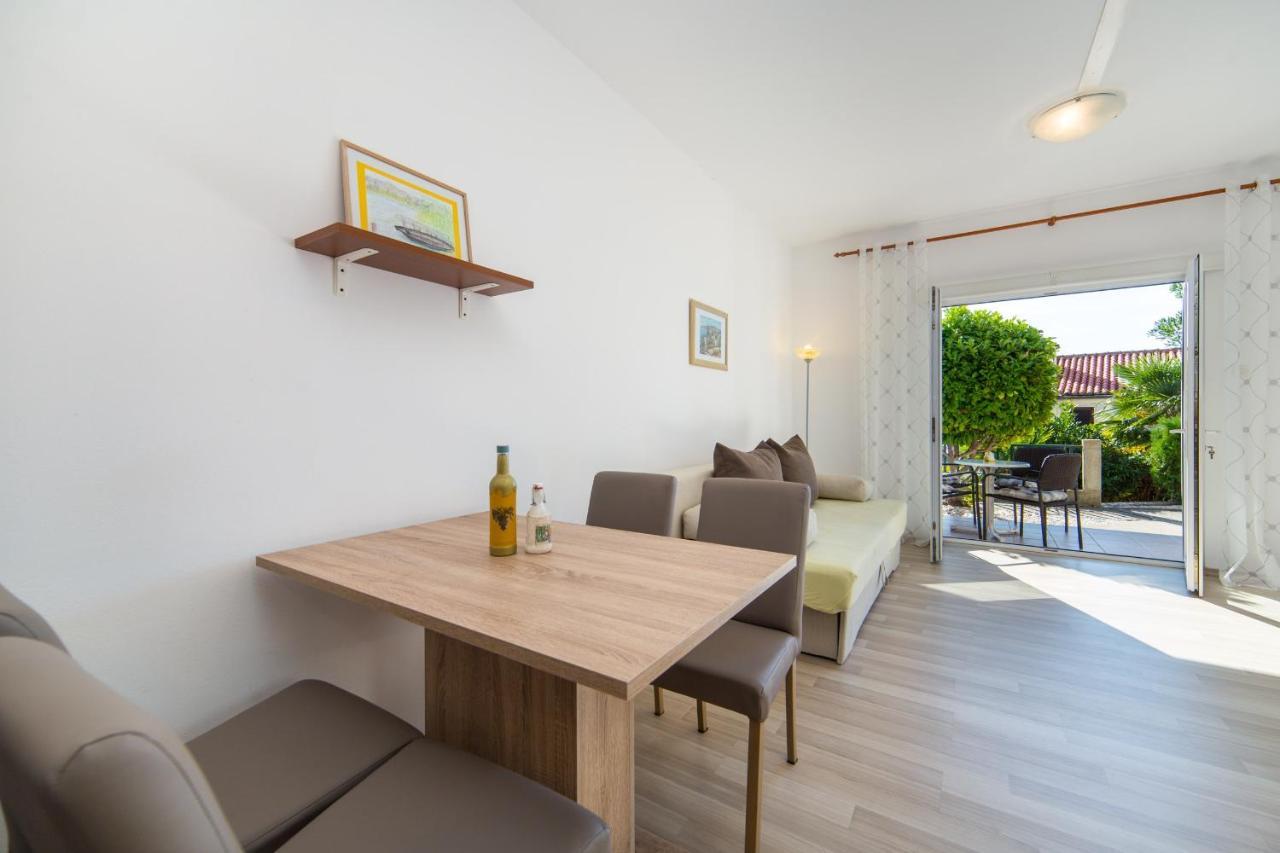 Apartments By The Sea Brist, Makarska - 11078 外观 照片
