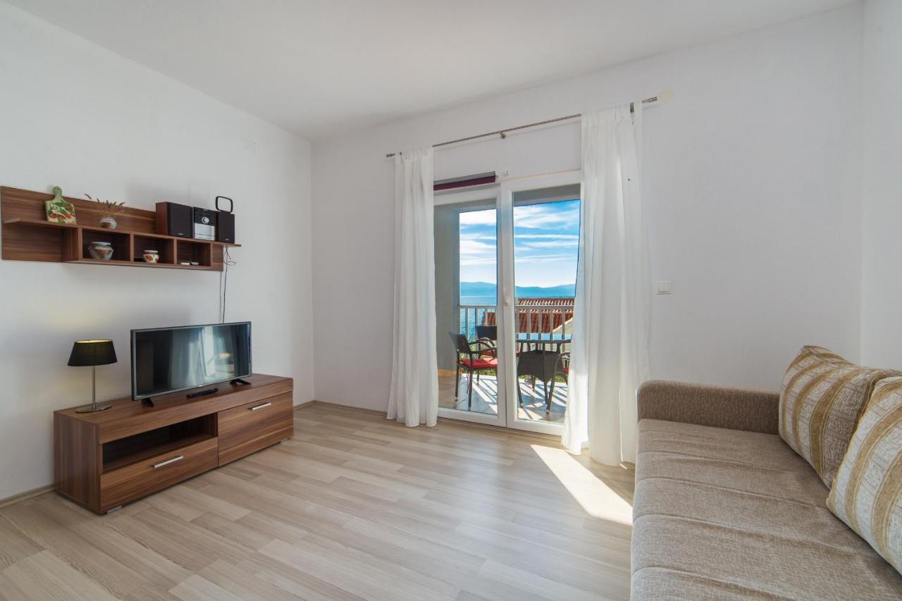 Apartments By The Sea Brist, Makarska - 11078 外观 照片